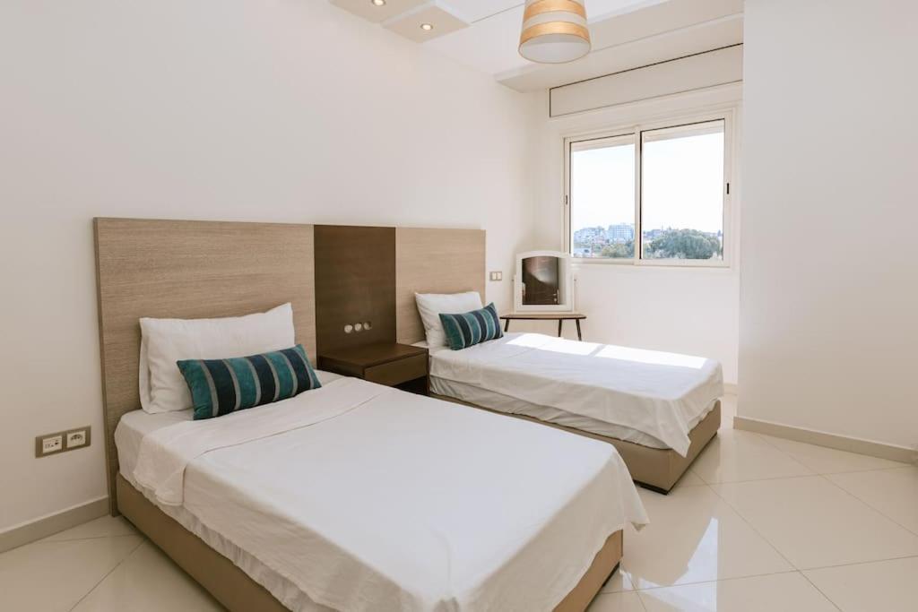 Central 2-Bedrooms Near Beach & Dining طنجة المظهر الخارجي الصورة