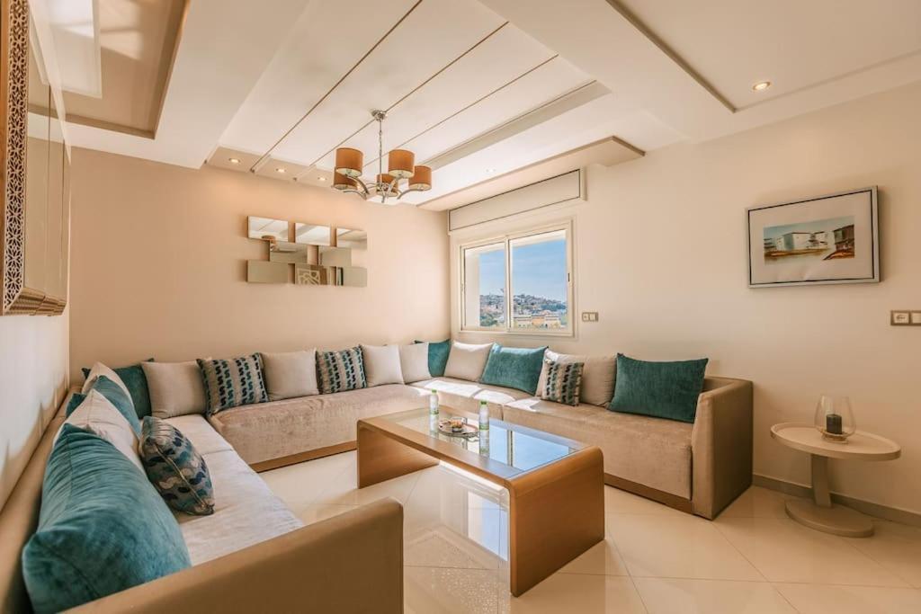 Central 2-Bedrooms Near Beach & Dining طنجة المظهر الخارجي الصورة