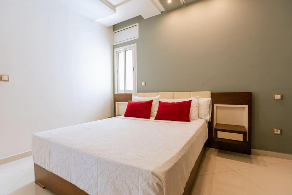 Central 2-Bedrooms Near Beach & Dining طنجة المظهر الخارجي الصورة