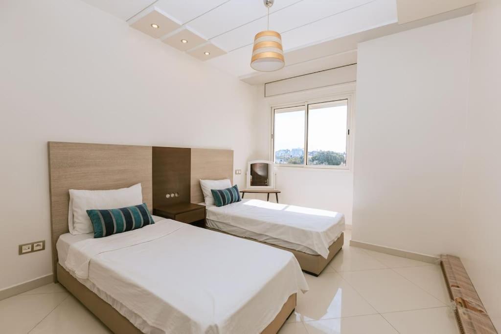 Central 2-Bedrooms Near Beach & Dining طنجة المظهر الخارجي الصورة