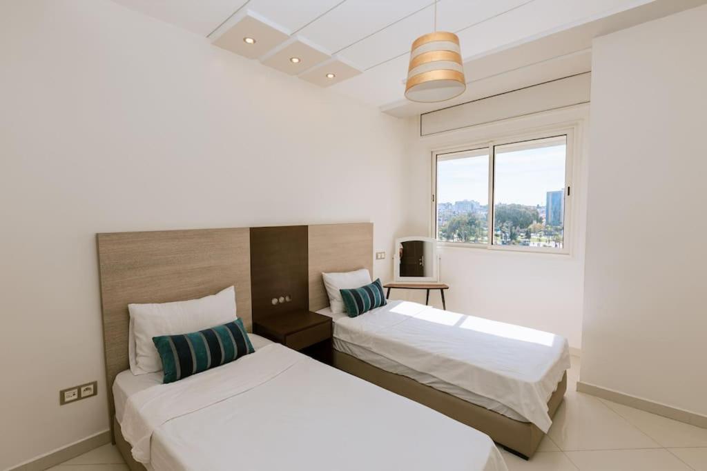Central 2-Bedrooms Near Beach & Dining طنجة المظهر الخارجي الصورة
