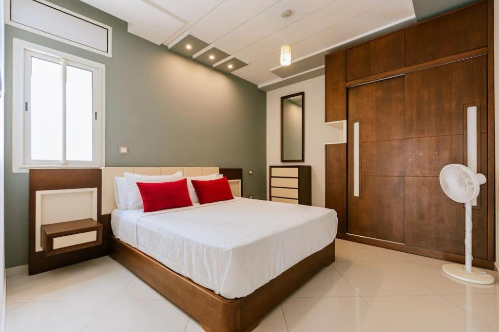 Central 2-Bedrooms Near Beach & Dining طنجة المظهر الخارجي الصورة
