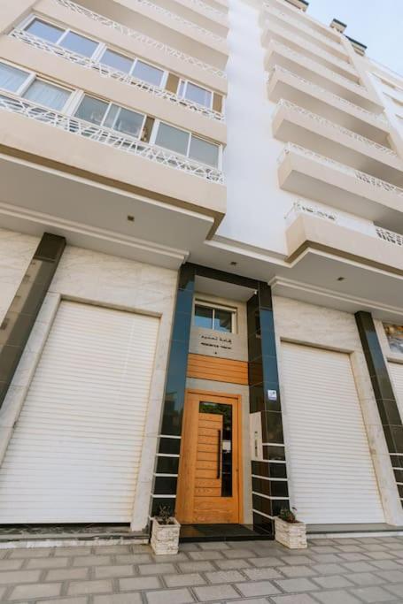 Central 2-Bedrooms Near Beach & Dining طنجة المظهر الخارجي الصورة